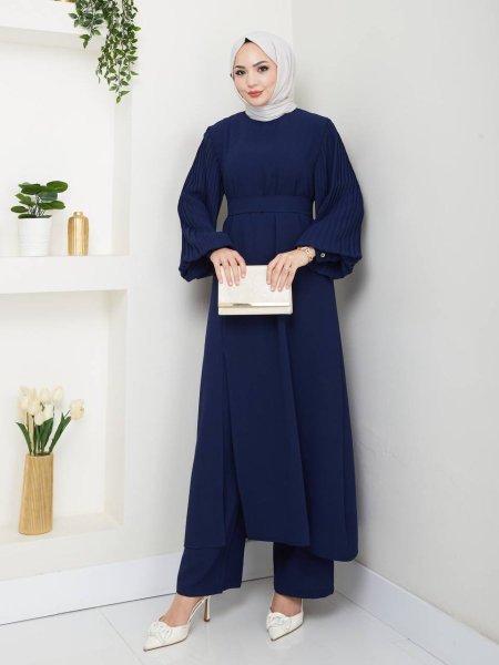 طقم بنطلون وبلوزة