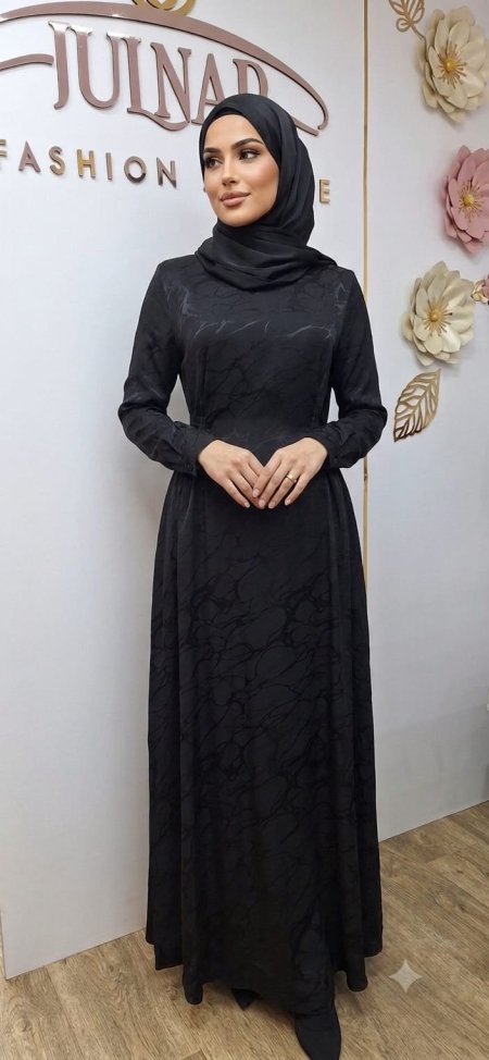 أسود