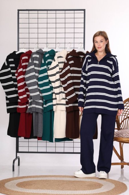 طقم تريكي مخطط